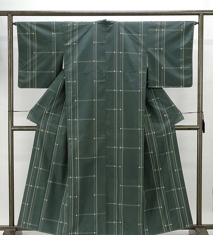 紬 未着用美品 正絹 格子幾何模様 身丈158cm 裄丈64.5cm 紬 未使用 新古品 つむぎ 着物 d0585