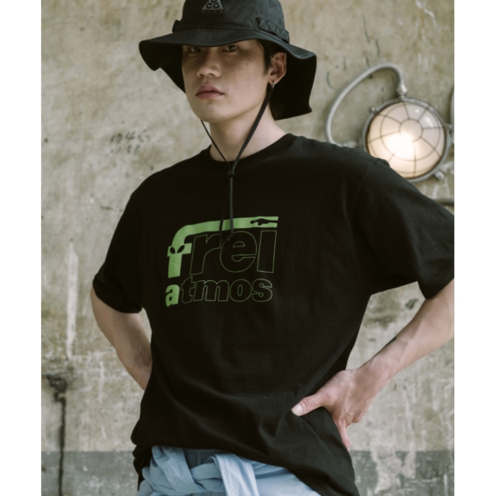 フレイフライ×アトモス S ロゴ Tシャツ (ブラック)