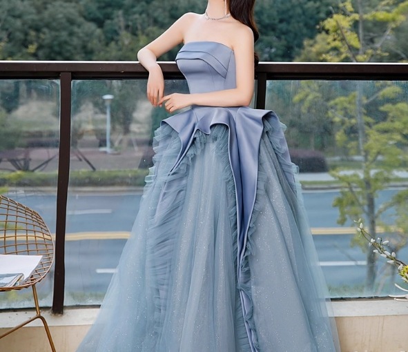 カラードレス ブルー ベアトップ キラキラチュール デザイン感 ラッフルフリル 演奏会/音楽会