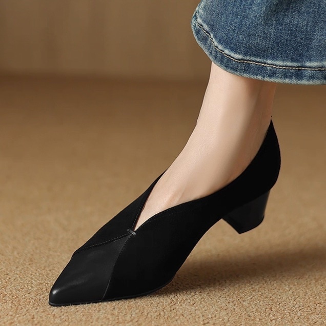 パンプス ローヒール 4.5cm ポインテッドトゥ レザー フェイクレザー 切り替えデザイン かわいい 大人可愛い きれいめ シンプル おしゃれ かっこいい クール モード 存在感 抜け感 華やか