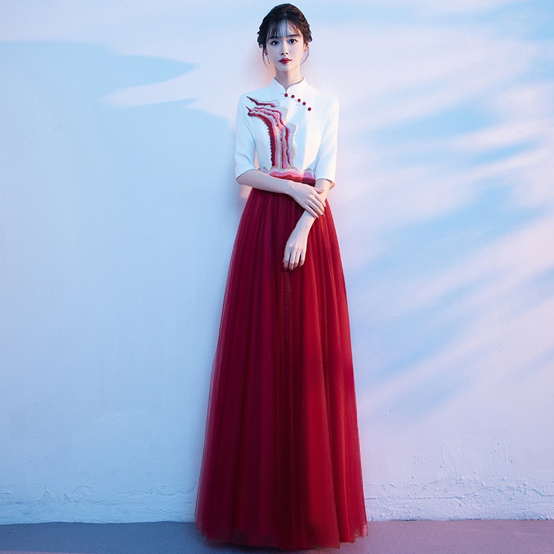 女性の詩の朗読合唱団チームはドレスでスリムに見えるように生徒を主導し指示します 5,534円