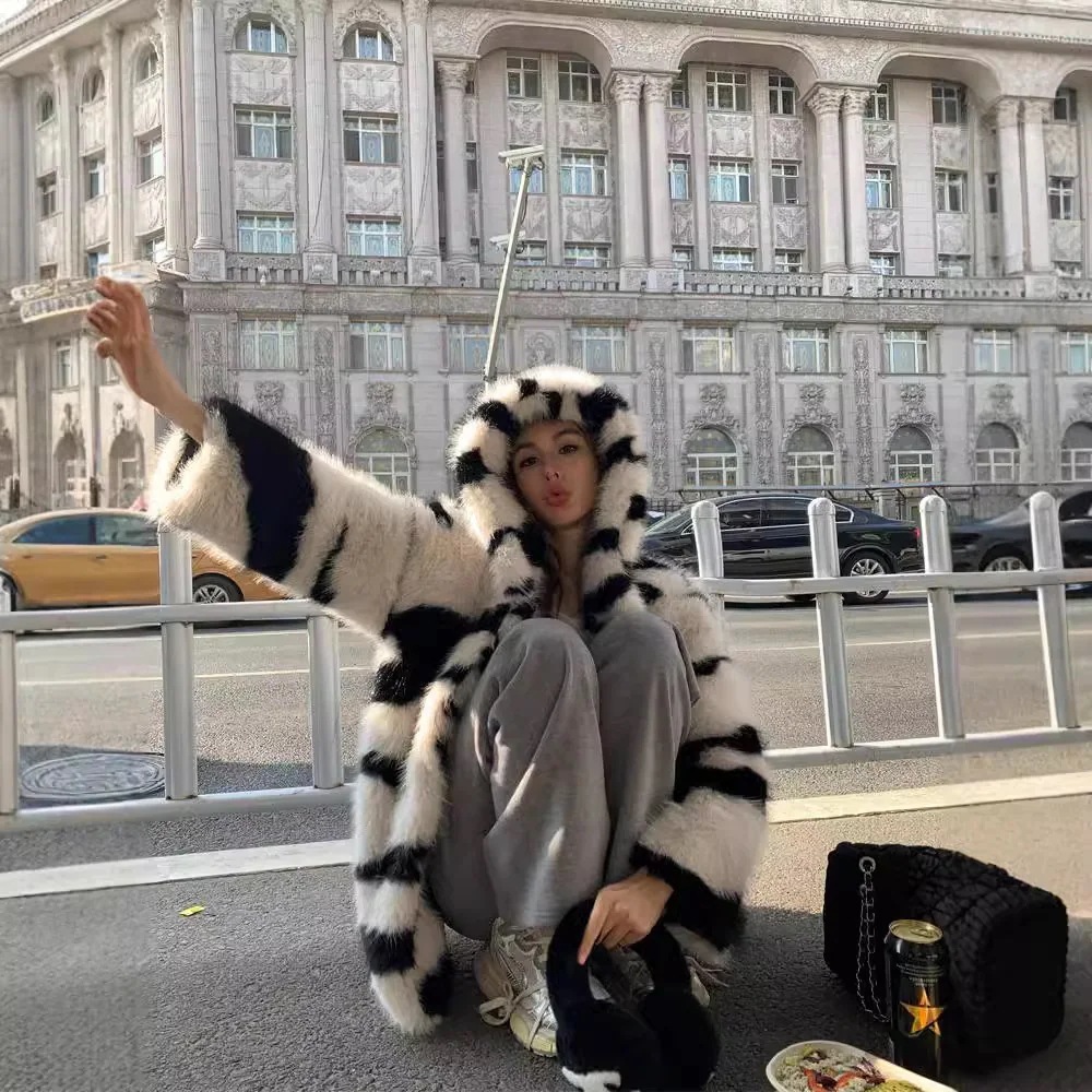 人気商品 新しいホットでセクシーな毛皮のコート女性のためのゼブラプリントキツネの毛皮のコートフード付き toca 秋と冬の豪華な婦人服