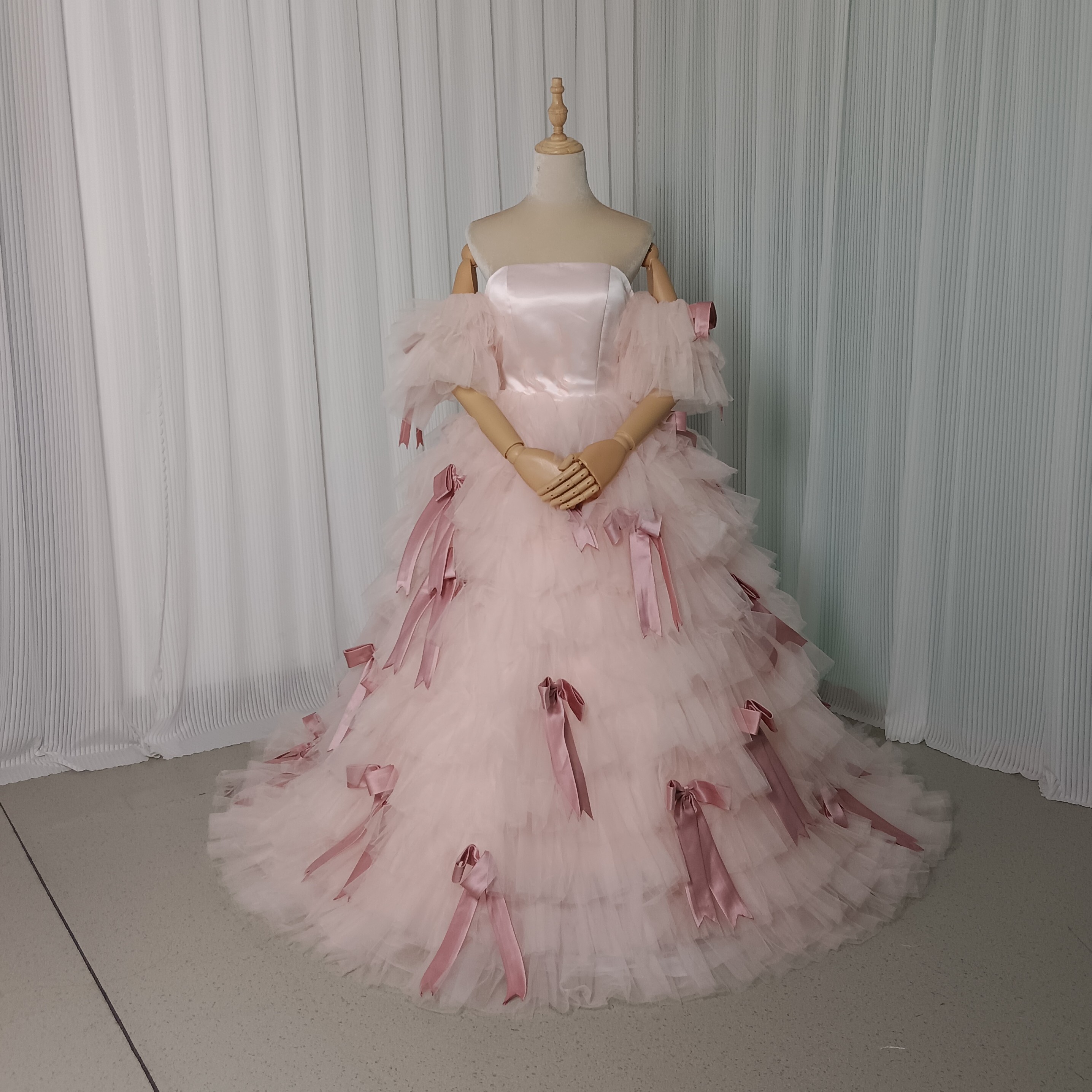 美品！カラードレス ピンク ベアトップ フリル袖 ボリュームドレス リボン 編み上げ 前撮り