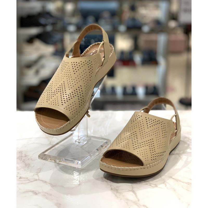 女性化パンチングポイント広幅夏ストラップサンダル3FN034
