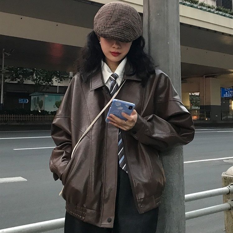 人气作韓国ファッション韓国大人気レトロブラウンの革ジャン女春秋のゆったり革ジャンかっこいい機関車ジャケットブーム春アウター韓国ファッション流行りトップスショット丈革ジャンレディース着痩せ秋