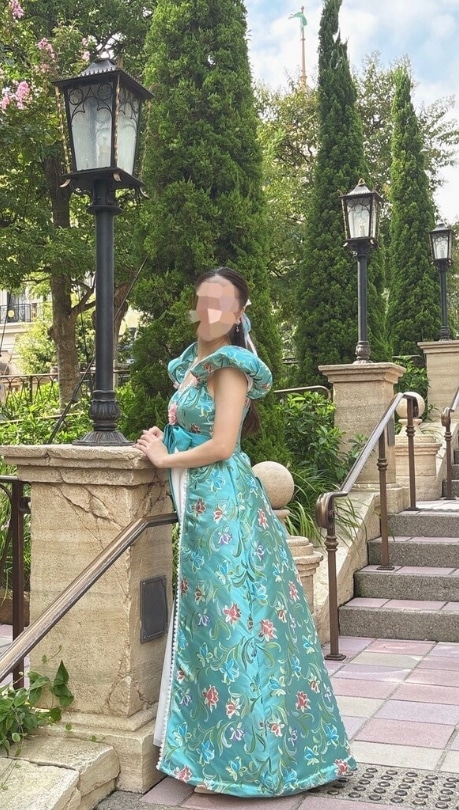 実例写真！ カラードレス 薄青 姫袖 ジャガード生地 編み上げ ロング 花嫁 前撮り