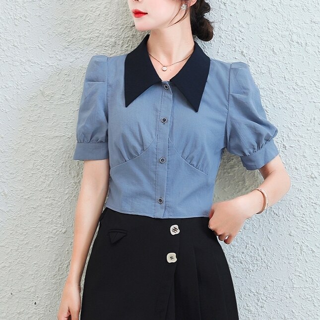 ２色 トップス ブラウス 春夏 かわいい 半袖 ミニ ショート ショート丈 ミニ丈 半袖 ボリューム袖 襟付き 大きな襟 ワイドカラー でか襟 ビッグカラー 前開き 白 ホワイト 青 ブルー くすみカ