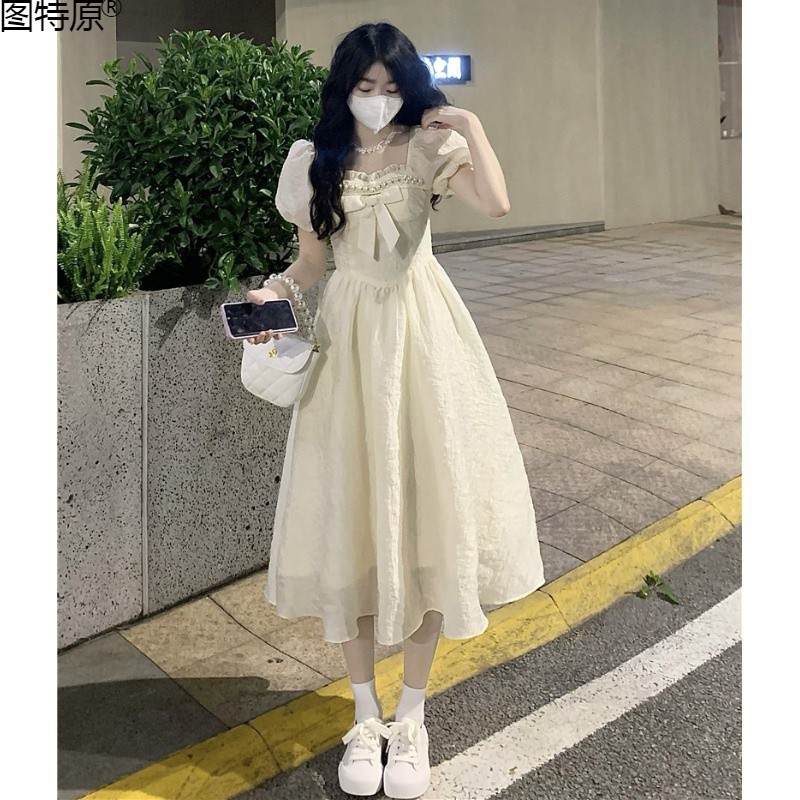 初恋の森白ドレス女性夏大人ドレスロリータふわふわ逃亡王女の絵