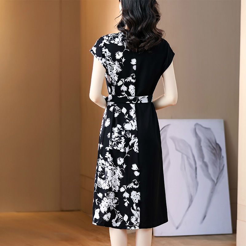 モノトーン ワンピース お洒落 Aラインワンピ ホワイト 休日 魅力的 お出かけ 上品 きれいめカジュアル ブラック シンプル ハイネック レディース シック 清楚 ウエストリボン ママ 可憐 花柄