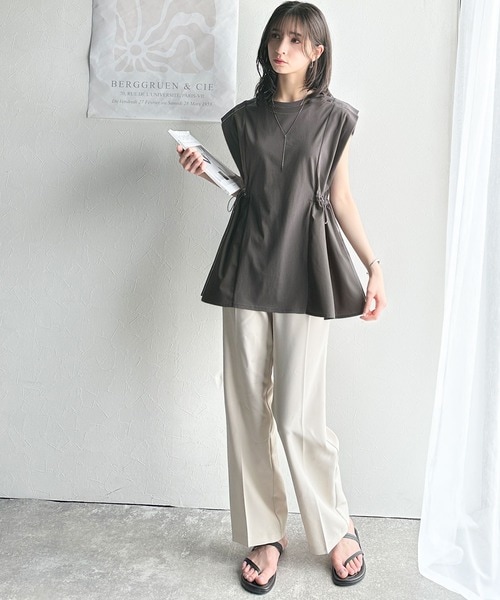 美品✨ トゥービーシック　ダンボールラッフルスリーブケープ 　フリル ノーカラー To be chic ダンボールラッフルスリーブ ケープコート