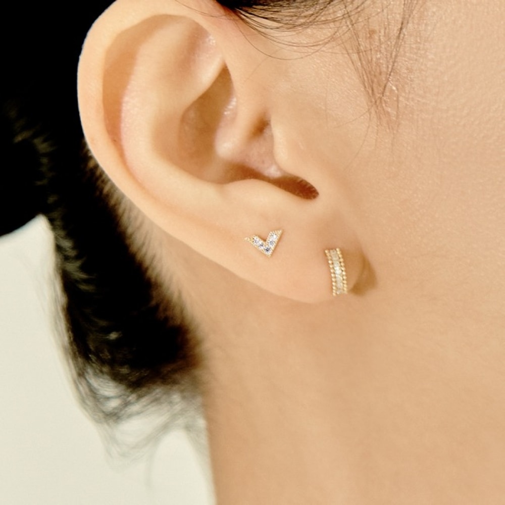 LUNNE 14k V デンス Q スタッドピアス (14k ゴールド) カプセル 06