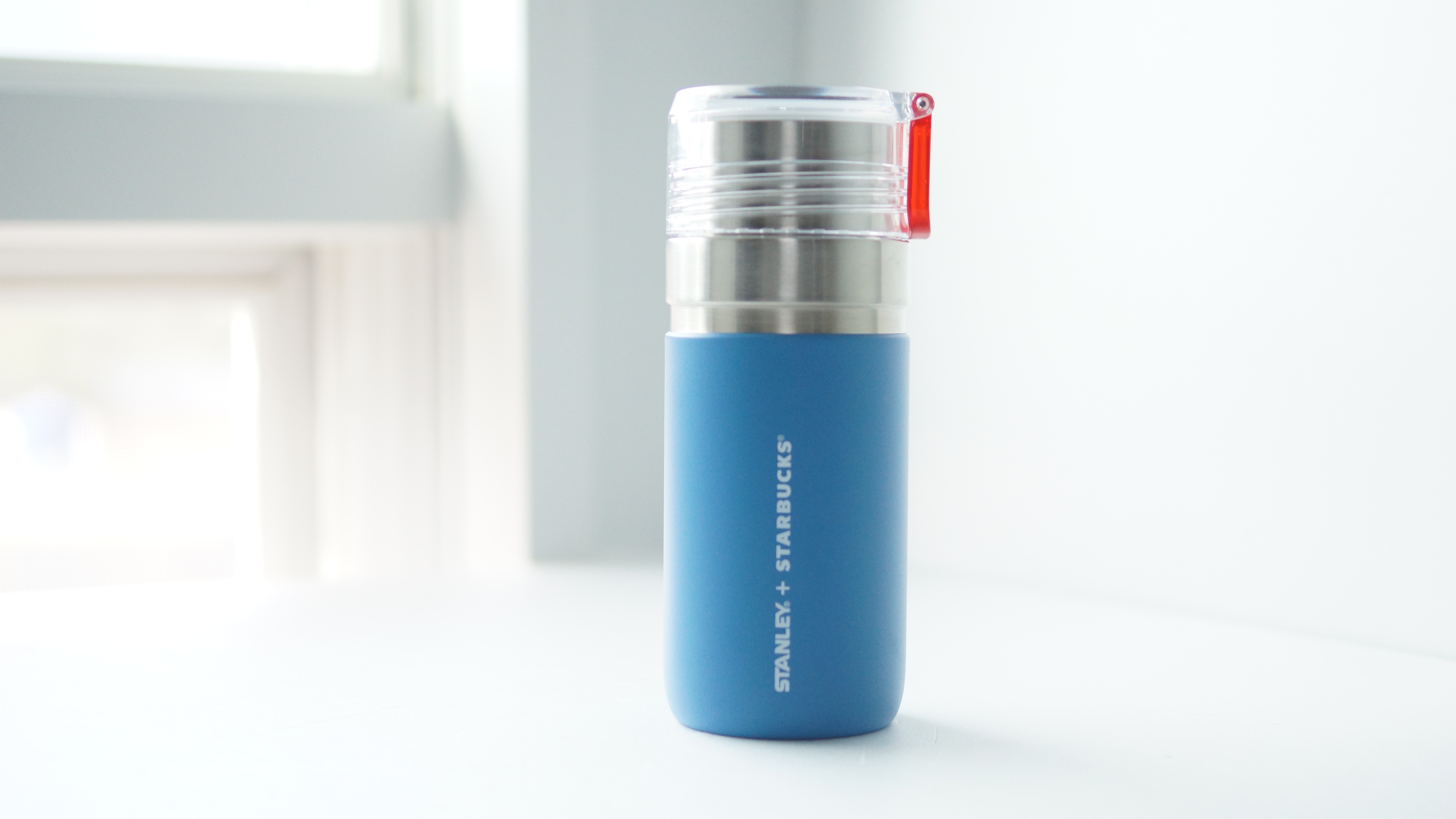 [2022クリスマス2冬夜明けの空が浮かぶブルーカラーが特徴の500mL容量の保温瓶