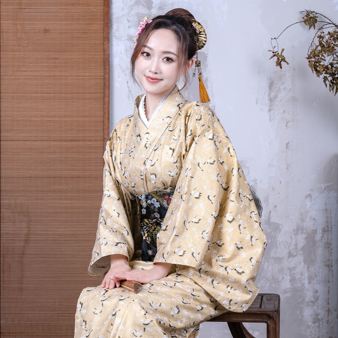 金糸付き米黄色小鶴柄 和服系 日本劇場・居酒屋・民泊用 女性撮影用改良和服・浴衣