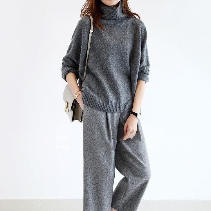 トップス レディース ニット セーター タートルネック ハイネック 長袖 厚手 やわらかい ふんわり ルーズ あたたかい 秋 冬 防寒 シンプル ベーシック 着回し 無地 かわいい 黒 灰色 紺 プル