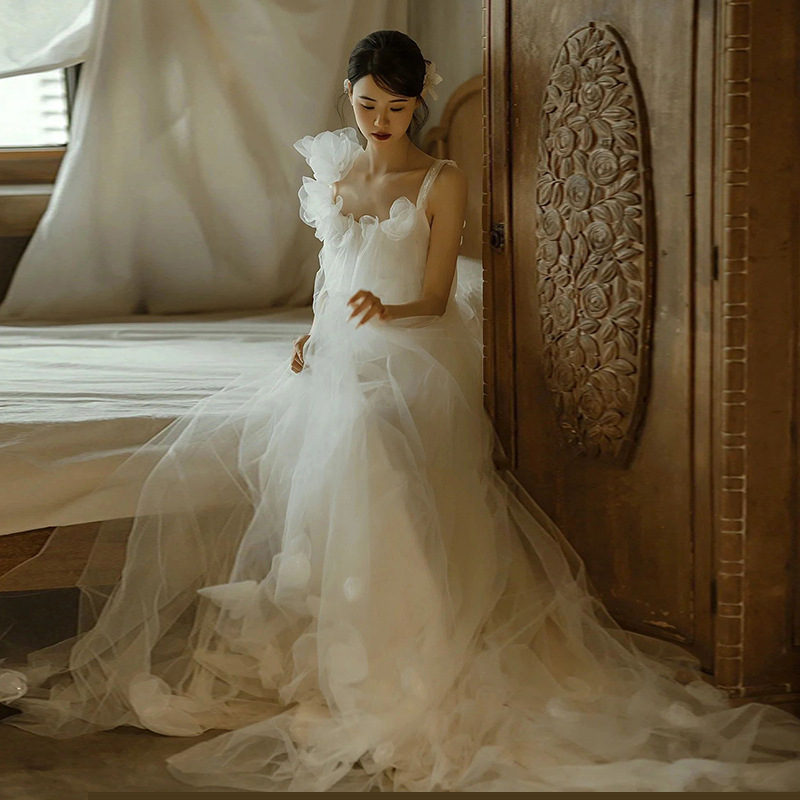 新しい中国風のウェディングドレス旅行写真アウトドアシーン海辺の休暇ドレスワンショルダースーパーフェアリー逃亡王女ライトウェディングドレス 4,564円