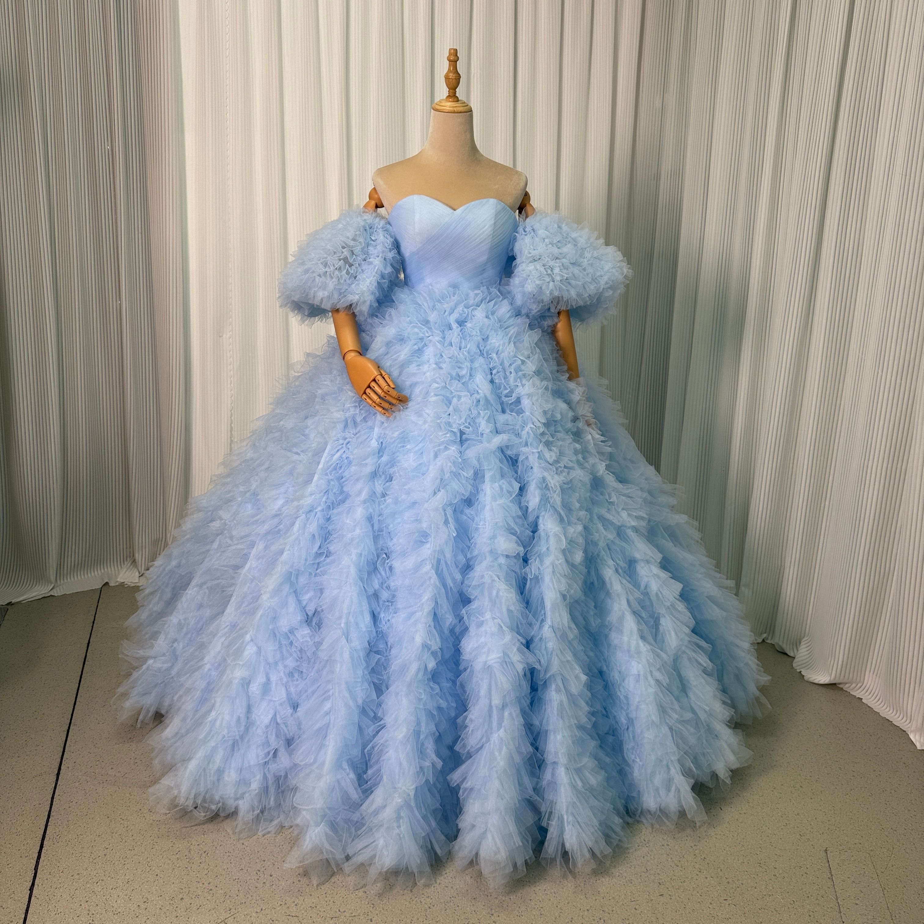 人気上昇！カラードレス ブルー ベアトップ フリル袖 もこもこドレス 可愛い プリンセスライン 編み上げ 前撮り