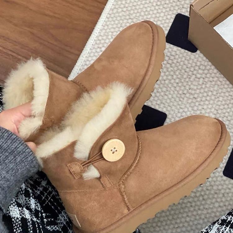 スノーシュー2024冬の新型羊毛皮一体クラシック一粒ボタンの短い筒が厚くなる