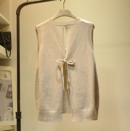 トップス 個性的 モテアイテム ベスト ノースリーブ Vネック ニット リボン バックリボン バックスリット バックシャン 薄手 きれいめ カジュアル おしゃれ お洒落 かっこいい レトロ 6,327円