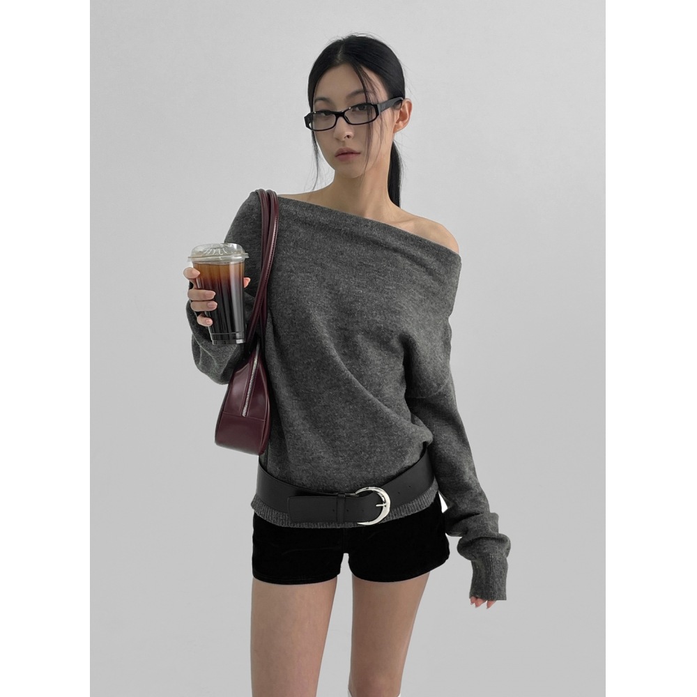 ブラックアップオンザットオフショルダーニット