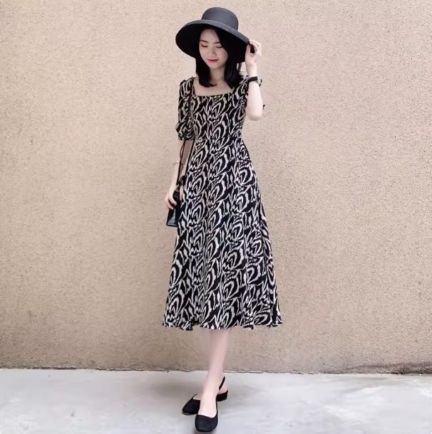 ワンピース ミディアム丈ワンピース 5分袖 ミディアム丈 セミフレア かわいい 大人可愛い きれいめ シンプル 上品 おしゃれ かっこいい レトロ ラフ こなれ感 個性的 主役級 存在感 抜け感