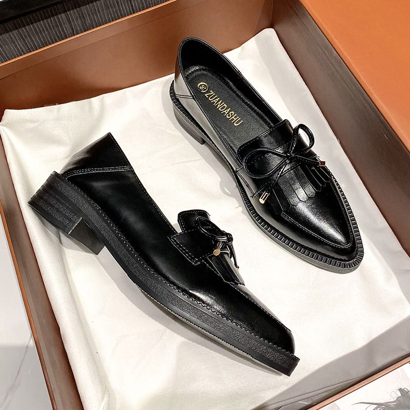 ヒールパンプス 英伦風 レトロ OL通勤 高級感 質感 小革靴 厚底靴 百掛け 快適 シンプル おしゃれ フリンジ ローファー フラットシューズ 今年の流行30%制限