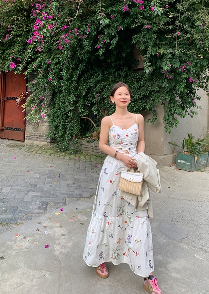 ローマの休日~カスタマイズされたカラフルな刺繍サスペンダー スカート/結び目 V ネック キャミソール トップ