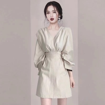 ワンピース ミニ ワンピ ドレス ショート丈 Vネック 袖あり スリム タイト 細身 ハイウエスト ホワイト ベージュ かわいい 大人可愛い きれいめ 上品 おしゃれ 主役級 大人 存在感 個性的