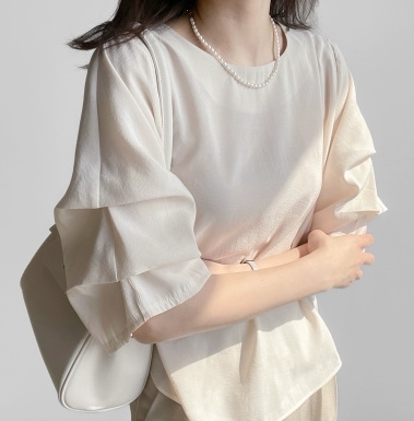 ベーシック 袖フリル ブラウス 半端袖 トップス レギュラー丈 フレアスリーブ ラウンドネック セミフレア スリム ストレート スマート シフォン フリル 透け感 シースルー 薄手 かわいい きれいめ