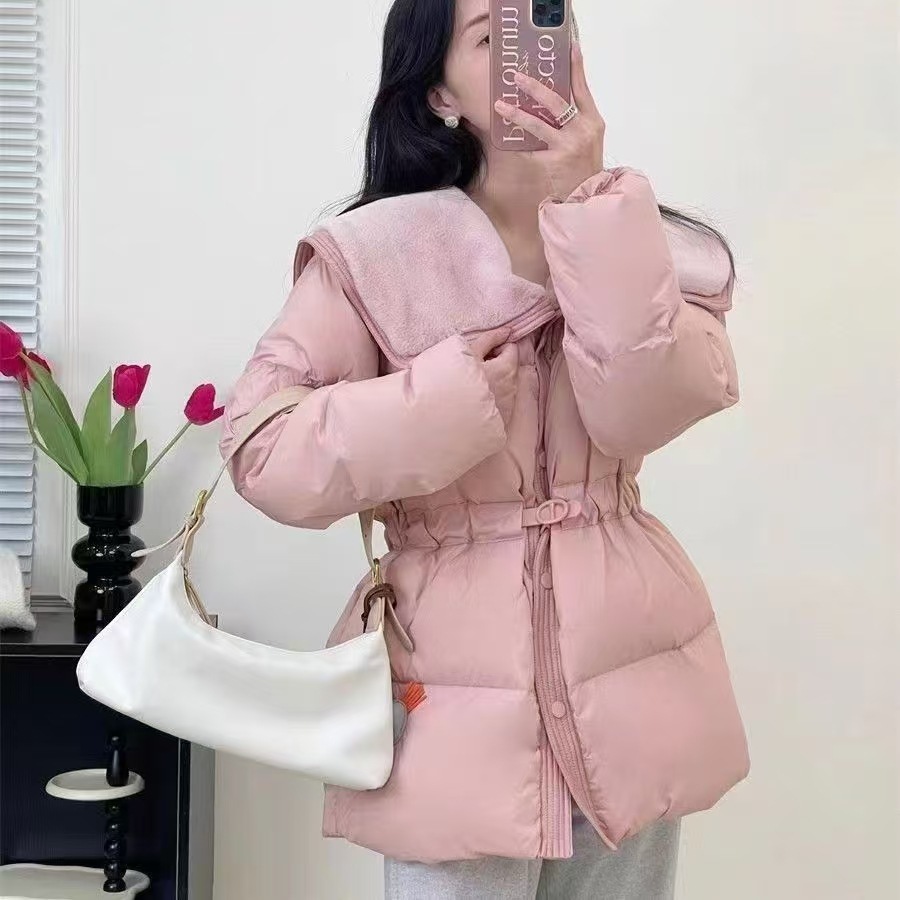 ファーカラーとスリムウエスト太めのウエストと大きめのラペルが付いたレディースミディアム丈ダウンジャケットホワイトダックダウンジャケット 6,010円