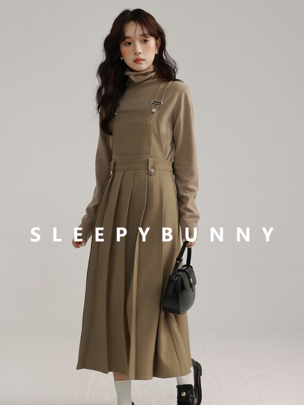 Sleepy Rabbit [スコティッシュガール] プリーツサスペンダードレス レディース 秋 ハイウエスト ウエスト 年齢を感じさせないサスペンダードレス