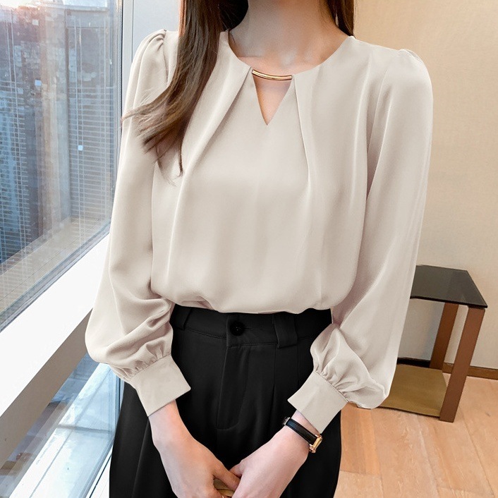 トップス シャツ シフォンシャツ 長袖 ラウンドネック プルオーバー ミディアム丈 かわいい 大人可愛い きれいめ シンプル 上品 おしゃれ かっこいい カジュアル こなれ感 個性的 主役級 存在感