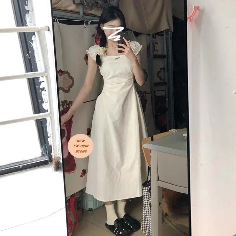 フレンチチェックの白ワンピース