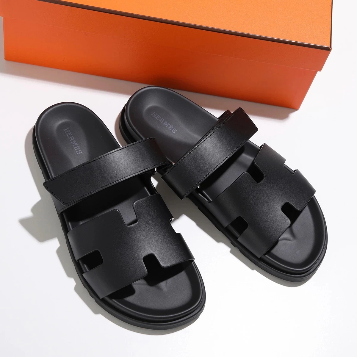 HERMES エルメス サンダル Chypre シプレ H222000Z メンズ カーフ レザー フラット Hカット ストラップ オープントゥ ロゴ 靴 ブラック