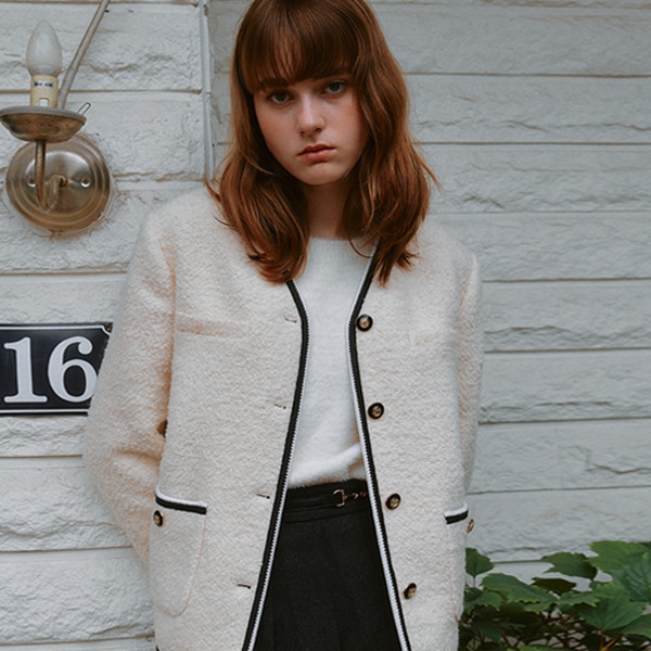 V NECK GOLD BUTTON JACKET IVORY