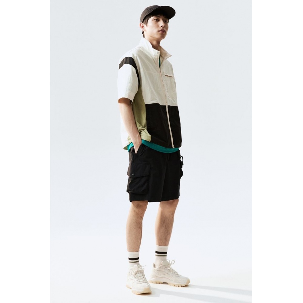 H&M ルーズフィットナイロンショーツブラック