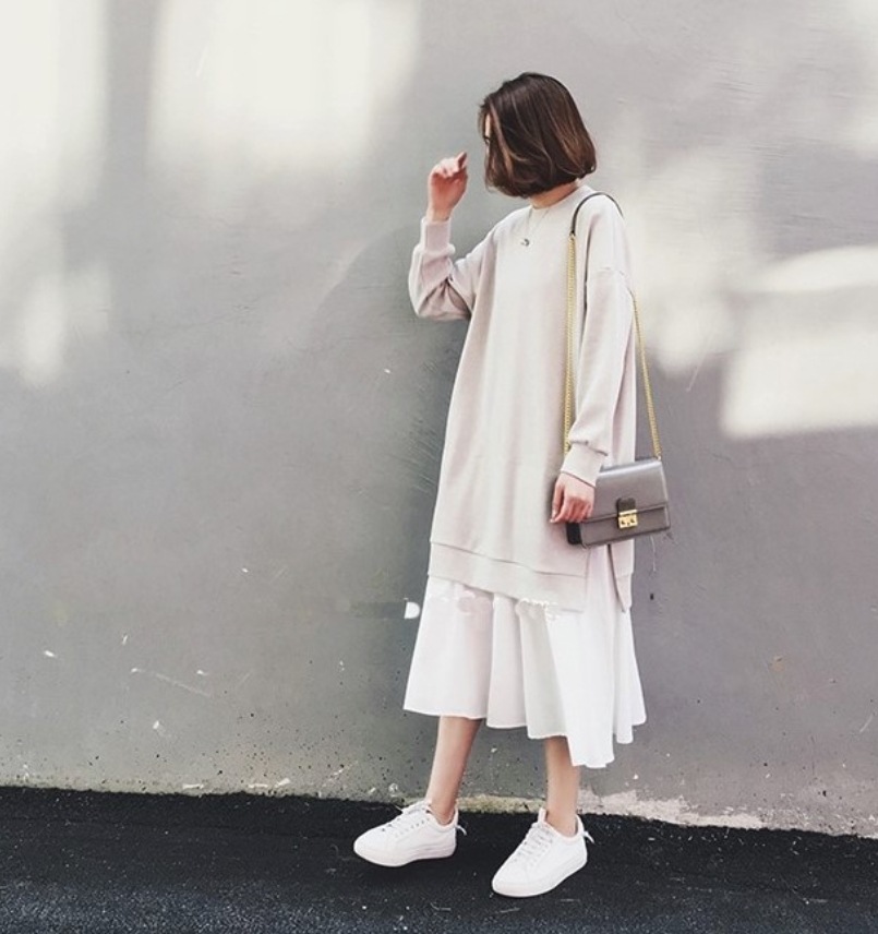 スウェットワンピース ワンピース ミモレ ミモレ丈 袖あり 長袖 ラウンドネック 襟なし ストレート フリル スリット サイドスリット 切り替えデザイン ドッキング 薄手 かわいい 大人可愛い