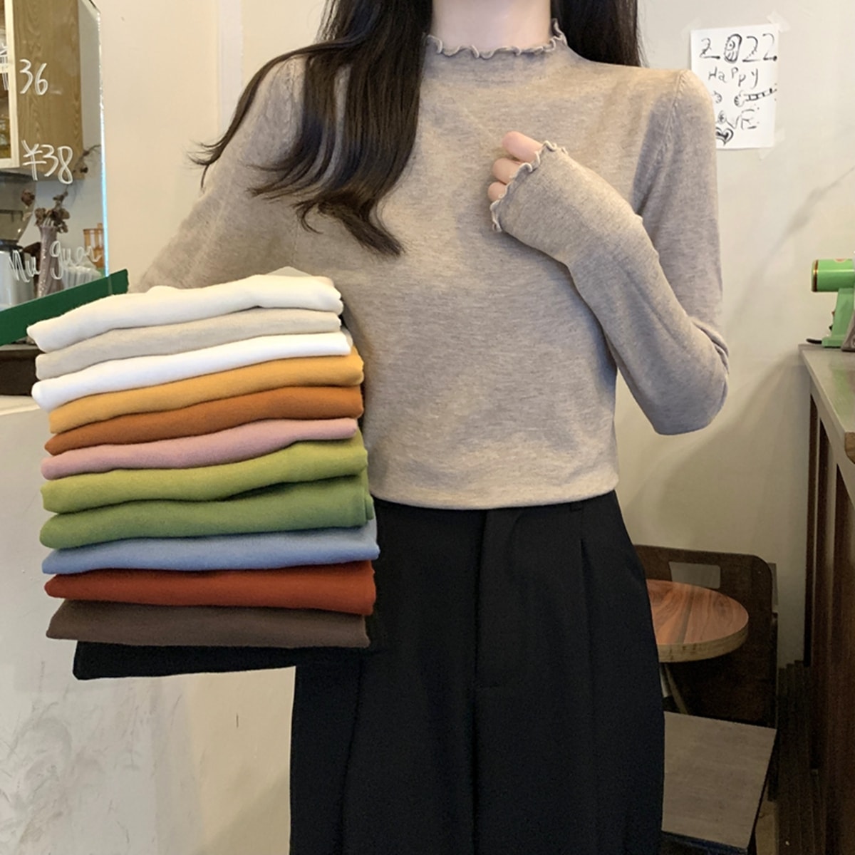 色豊富 メロウヘム レタスエッジ トップス ニットソー プルオーバー ミディアム丈 長袖 モックネック プチハイネック 伸縮性 ストレッチ フリル風 かわいい 大人可愛い シンプル カジュアル