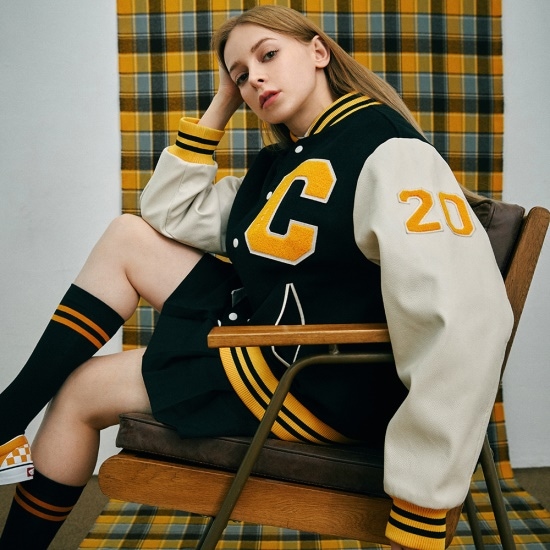 【ノジョンの, MONSTA X ジュホン, 領卓着用再入荷要請暴走！ BESTバシティジャケット!] ビッグロゴブラックアイボリーバシティジャケット