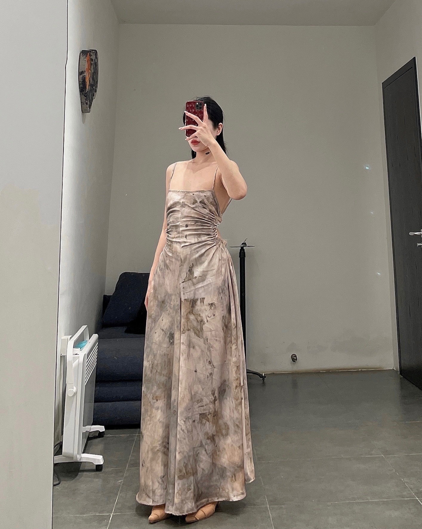 新作追加 ベジタブルダイ/ホワイトプリーツサテンバックレスウエストストラップドレス