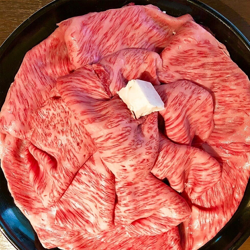 松阪牛 A4　A5等級 極上霜降り肩ロース 800g　(4から5人前) 松坂牛 すき焼き しゃぶしゃぶ 松阪牛証明入り