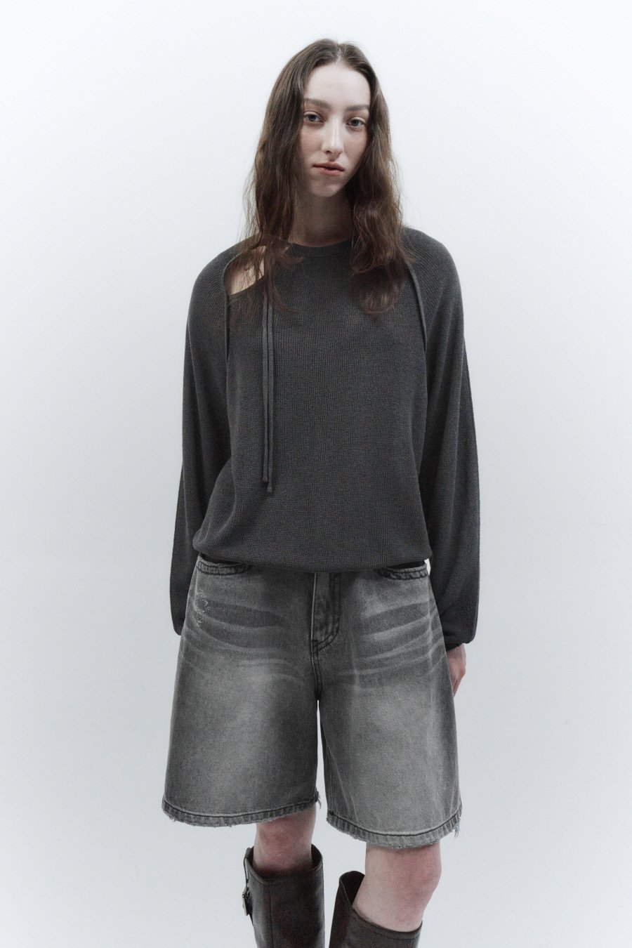 【INSILENCE】 UNBALANCED CUTOUT KNITWEAR : CHARCOAL