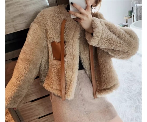 レディース コート アウター 上着 ウール ショート 長袖 ラウンドネック ストレート ファー 厚手 スウェード かわいい シンプル カジュアル おしゃれ こなれ感 ラフ ボーイッシュ ルーズ 存在感