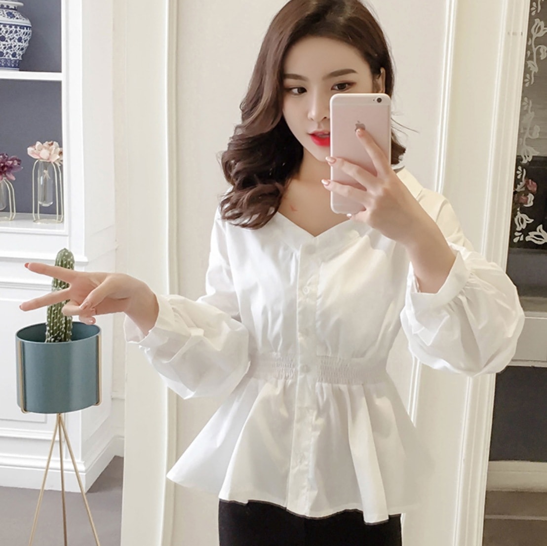 ブラウス カットソー 長袖 ボリューム Vネック ペプラム 前ボタン ウエストマーク 大人可愛い きれいめ シンプル 上品 無地 ストライプ 春 秋 冬 オフィス OL デート お出かけ 韓国