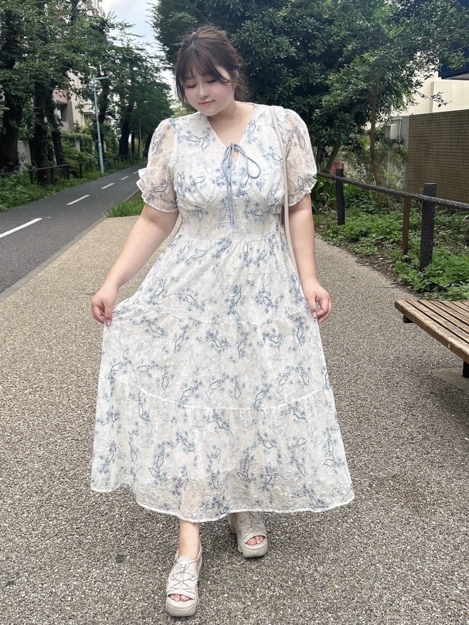 これ一枚で大人可愛く着映え 花柄プリントレースティアードワンピース ミモレ丈 半袖 花柄 リボン 刺繍 大人可愛い フェミニン ラグジュアリー おでかけ 体型カバー 大きいサイズ 韓国 CH9761