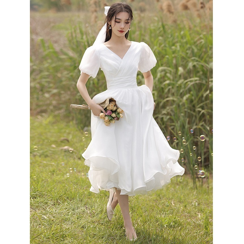 逃亡王女の軽やかなウェディングドレスは普段着としても着られる小さな白いドレスですパーティードレスや婚約用の白ドレスとしてもお使いいただけます