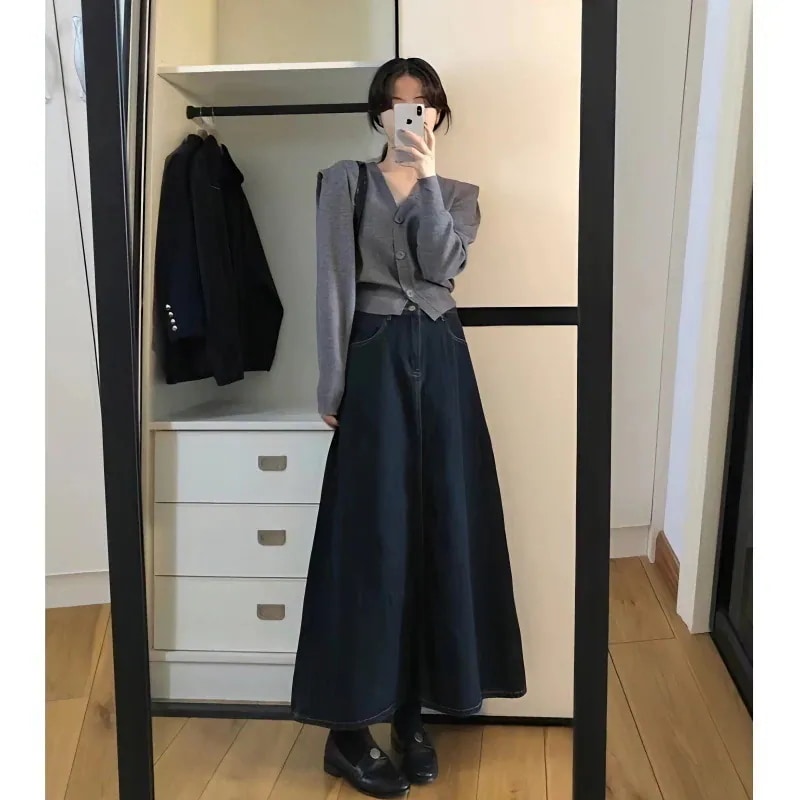 ハイエンドのカスタマイズ-小人向けの秋冬のソルト＆ティースタイルの衣装グレーのニットセーターデニムスカート大人の女性向けのツーピーススーツ