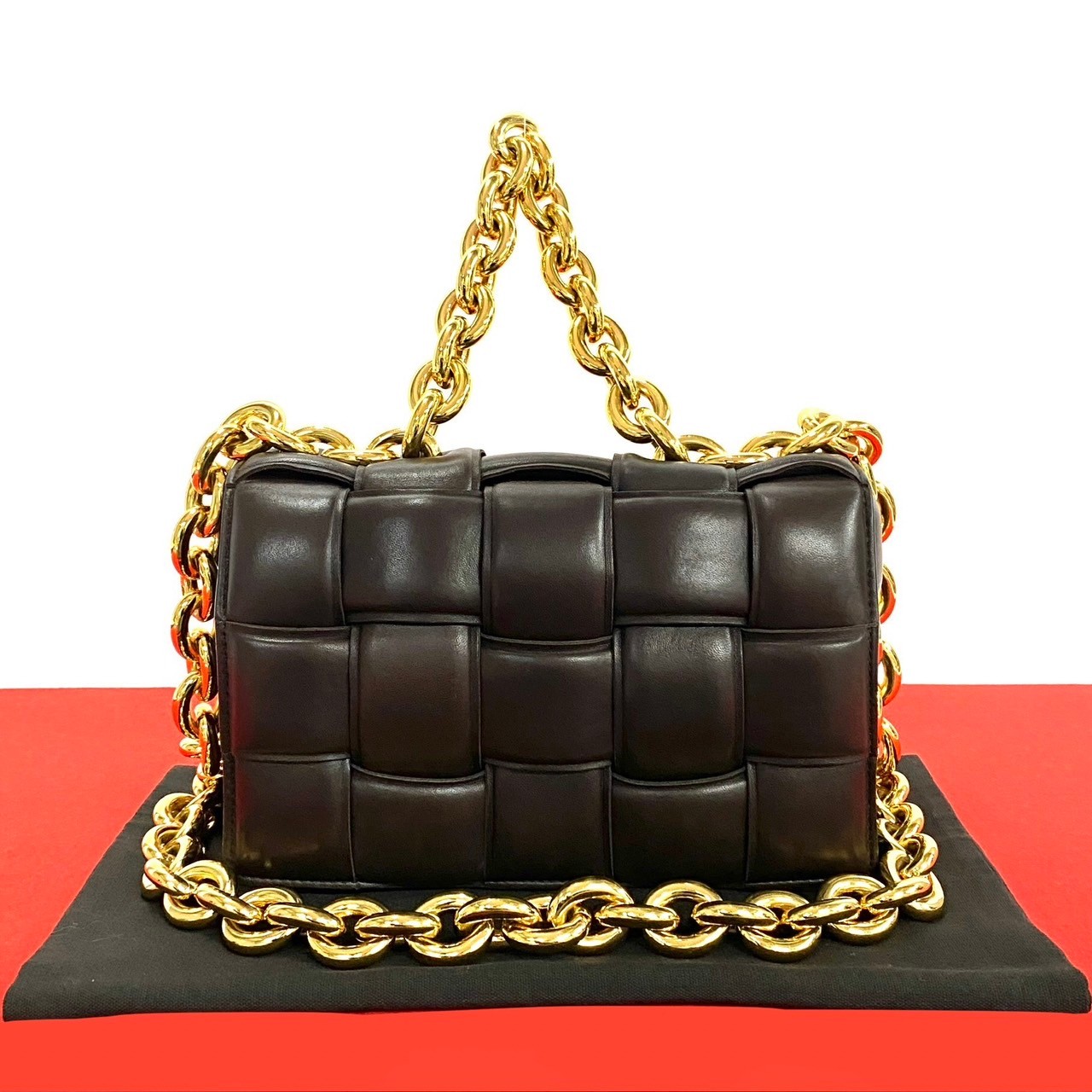 ザ チェーン パデッド カセットショルダーバッグ レザー ブラウン 46767