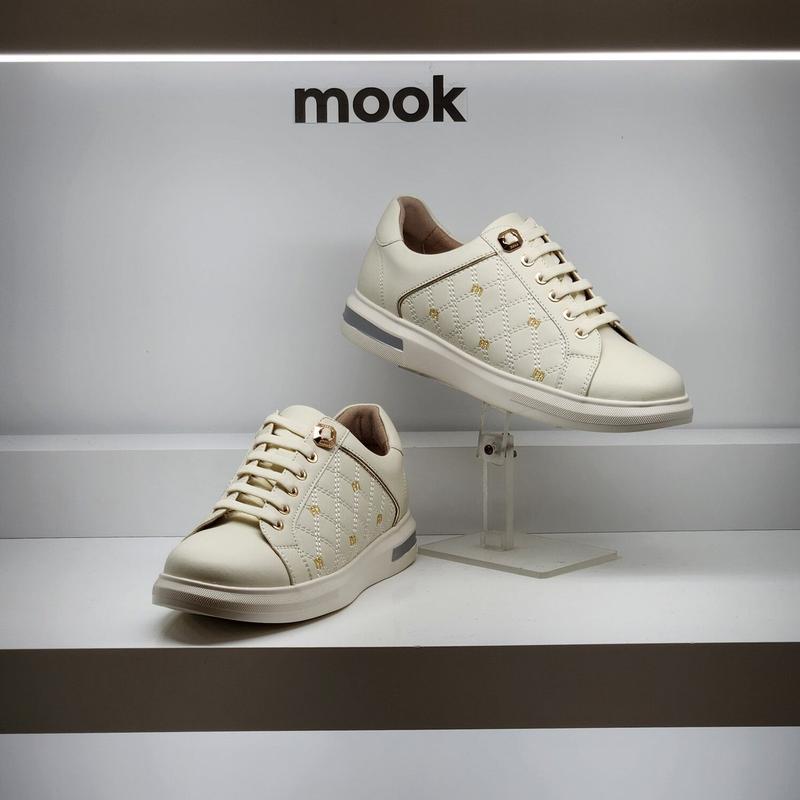 女性ロゴ刺繍スニーカー 422305 AQ TZHP1SD