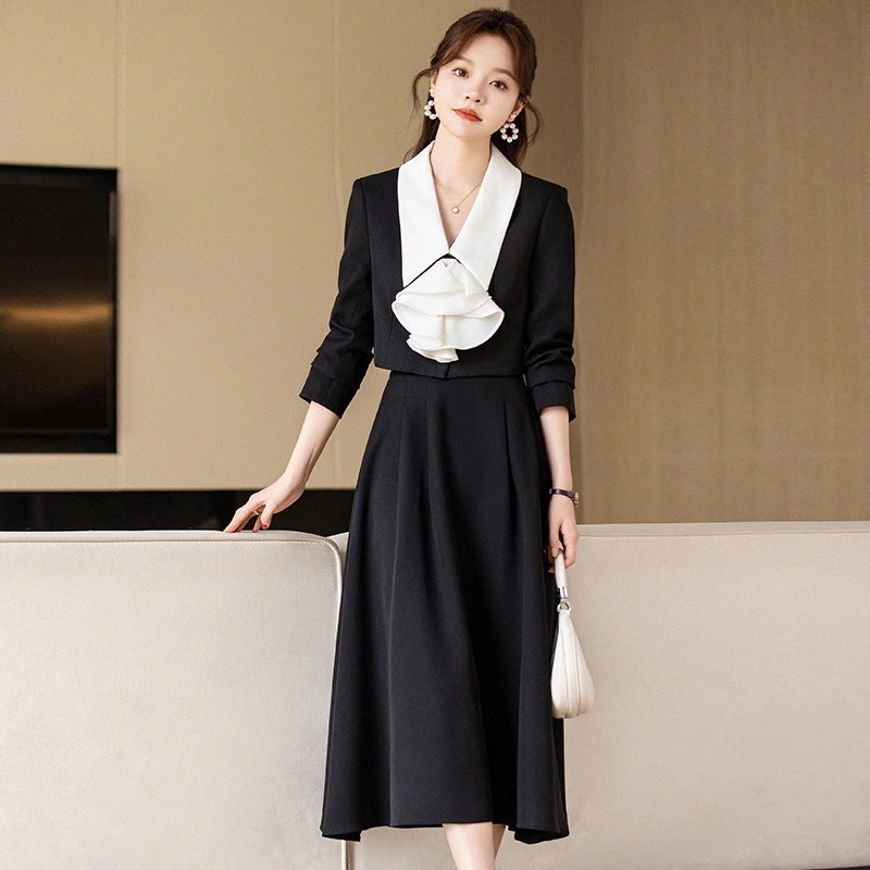2024春の新型フランス式ヘボン風スーツの襟巻き上着の洋気スーツスカートの高級感が優しいスーツセットアップ