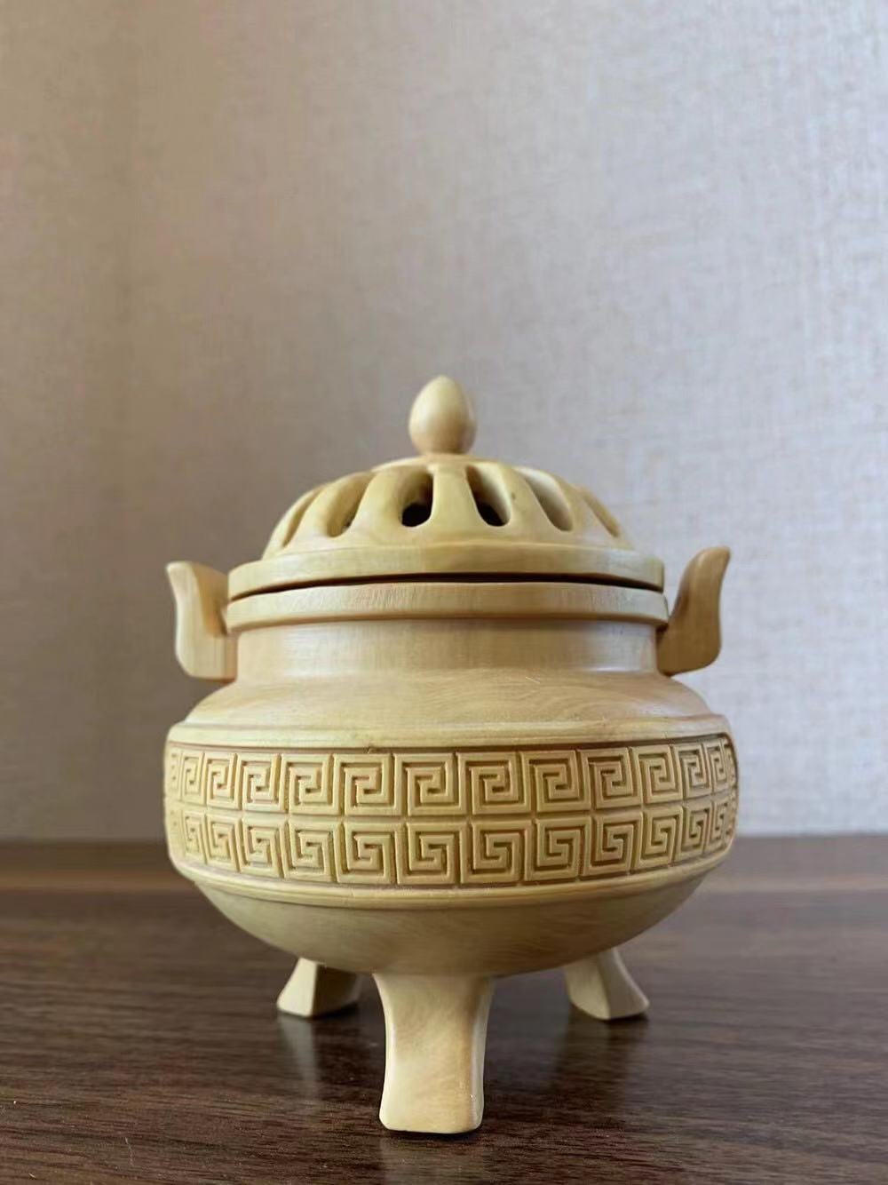 仏具 香炉 吉祥回字紋 ツゲ 木彫 (約)高10cm幅9cm奥行9cm
